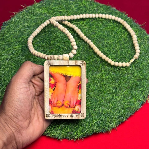 Shri Premanand Ji Maharaj Photo Locket Tulsi Mala